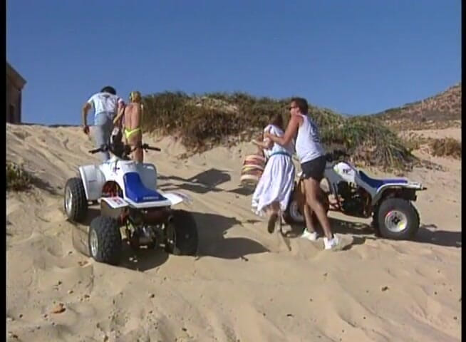 Vintage Usa: Retro, großer schwanz lutscht sexy blonde muschi in deserto