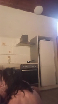 잘생기고 활동적이며 재능 있는 소년