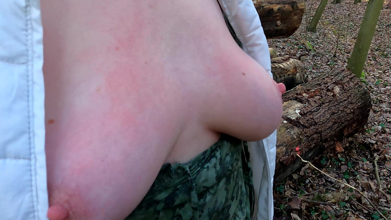 Bouncy Tits Action: Долой блузку, я хочу ударить по сиськам