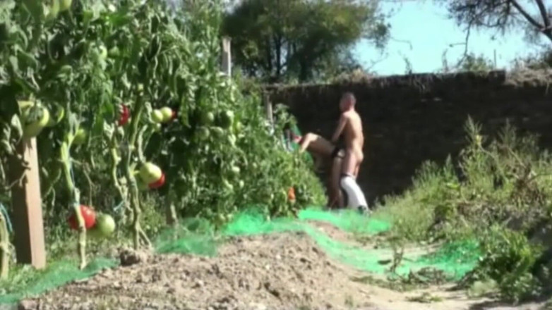 Crunch Boy: Твинка трахнул в саду Джими