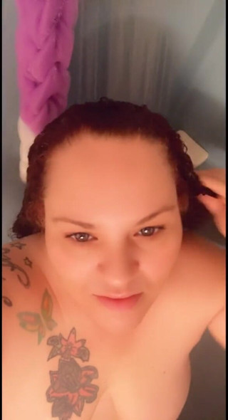Curvyliz9: Horny in shower
