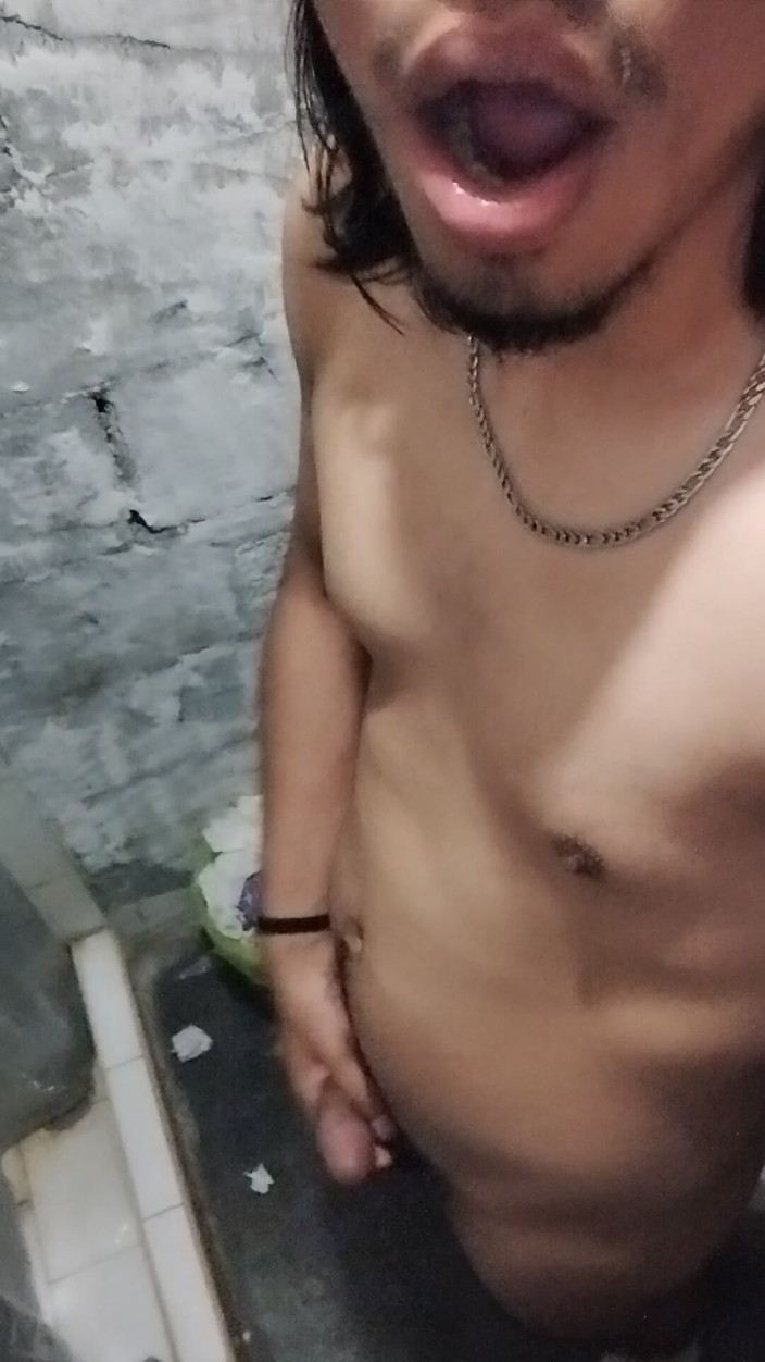 AlexAlejandro13: Un fantasme d’être nu dans la salle de bain