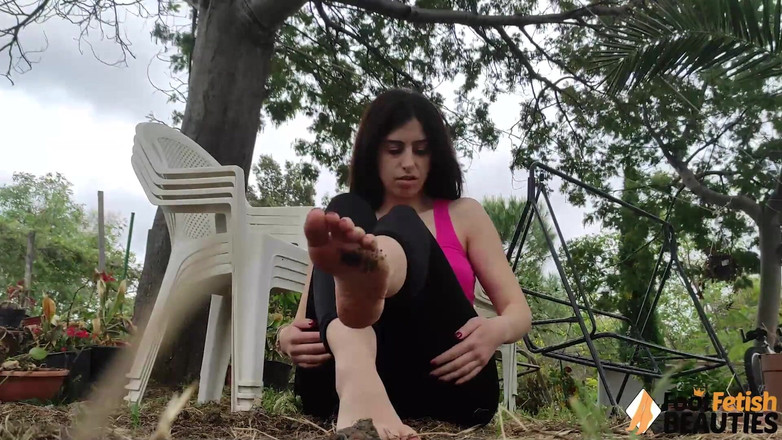 Foot Fetish HD: Huấn luyện viên gợi cảm Vale Rovski chỉ cho chúng...