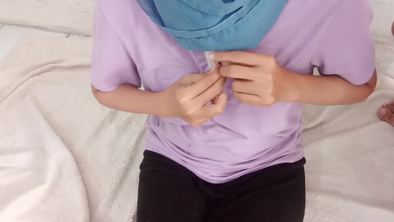 Pornica: Hijab Fucking Her Boyfriend's Big Cock
