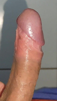 털이 무성한 글랜스와 함께하는 큰 변형 자지.