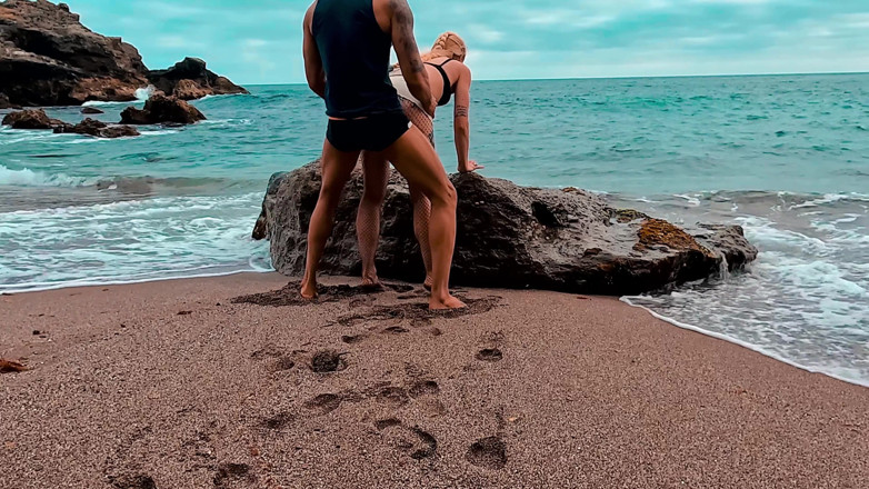 MaskCouple: Sex on the beach! Rolling and taking cum in pussy