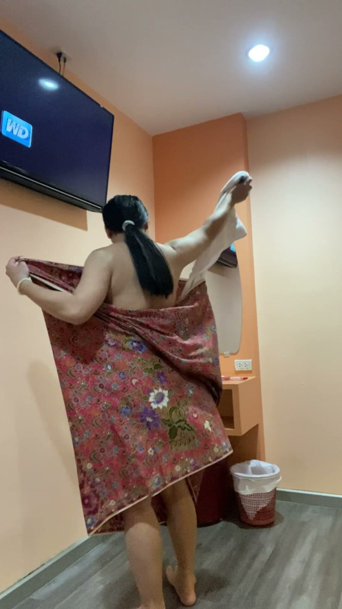 Fampfy Nana: After Finishing the Merit Ceremony, Let's Go to the Hotel