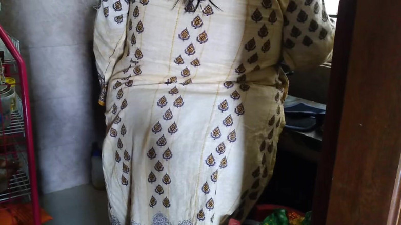 Aria Mia: Desi Bhabhi anal dur futut de Devar în bucătărie când ea...