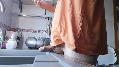 Rafael Torreano: Quay tay nhanh với bắn tinh vào bồn rửa nhà...