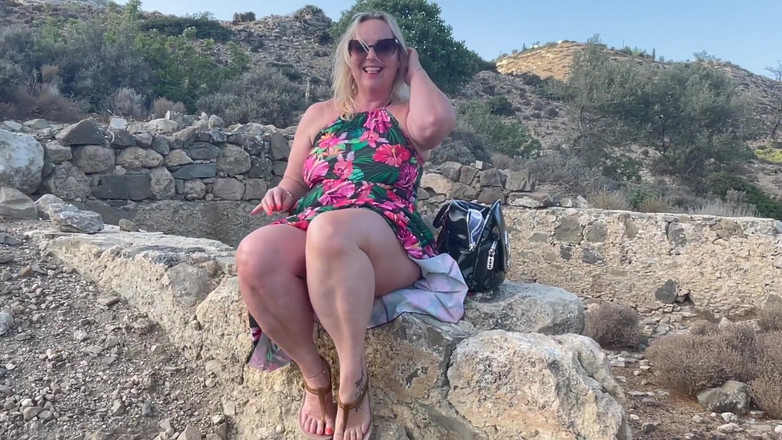 Lena Cox: Venkovní stříkající masturbace nadržené manželky - nympho manželka skutečné orgasmy