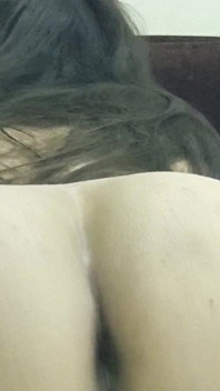 Zmień ubrania przed szwagierem, który ogląda porno