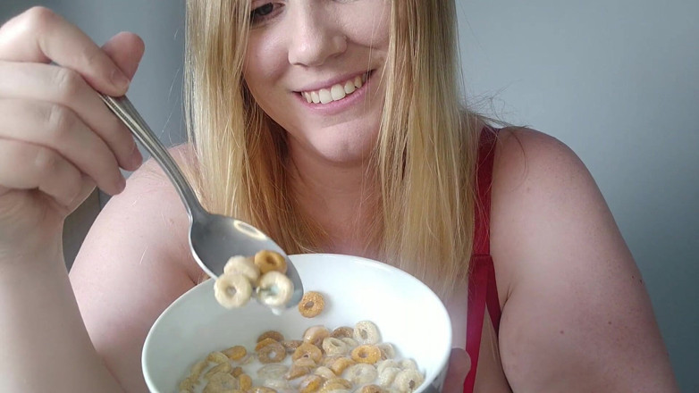 Julie_Bliss: Julie Bliss - Завтрак для великанши