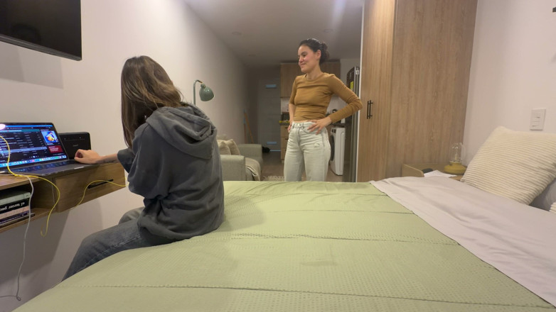 scarlettandc: Moviendo Nuestro Culos Para Hacer Twerk
