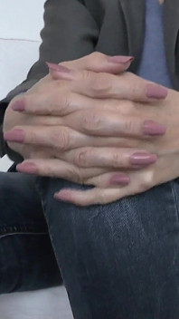 내 긴 분홍색 손톱이 당신을 약하게 만든다, 조이, 레이디 빅토리아 발렌테