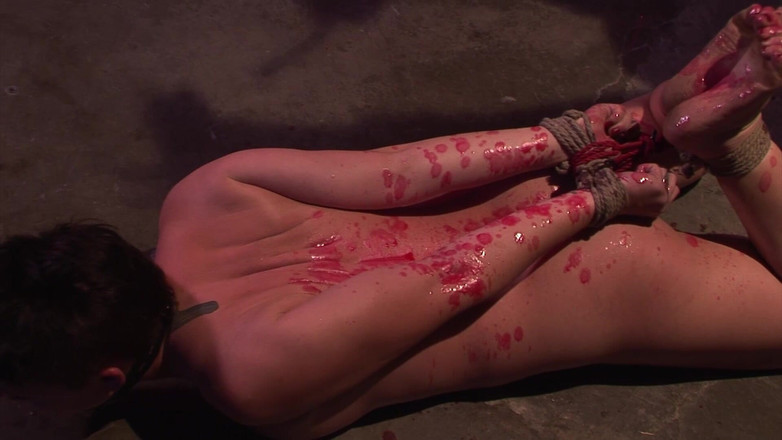 BDSM Deutschland: 在审讯室里操身材完美的黑发女郎，直到她乞求