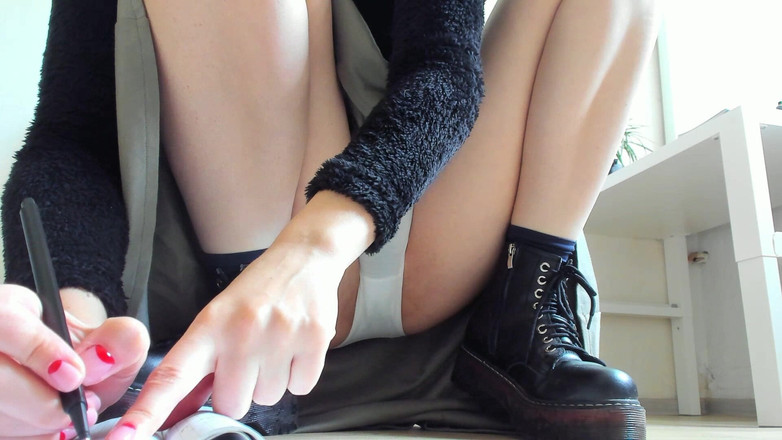 Rarible Diamond: Váy dài và ủng bẩn thỉu