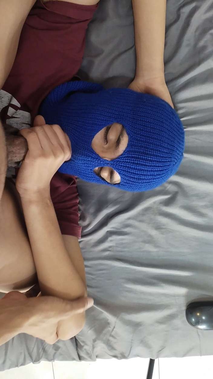 Thiago Florez: Twink Femboy dostaje rozbite gardło podczas intensywnego seksu oralnego