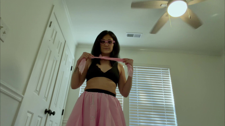 Kink in Time: Devyn's Sultry '50s Giantess Fantasy 4K POV Tiny Thrills Awaits!