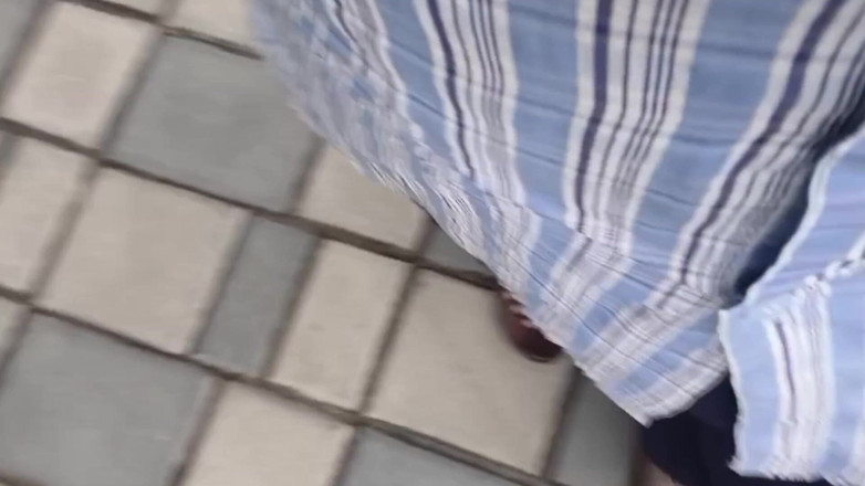 CarvingShovel: Tamil chłopiec w windzie