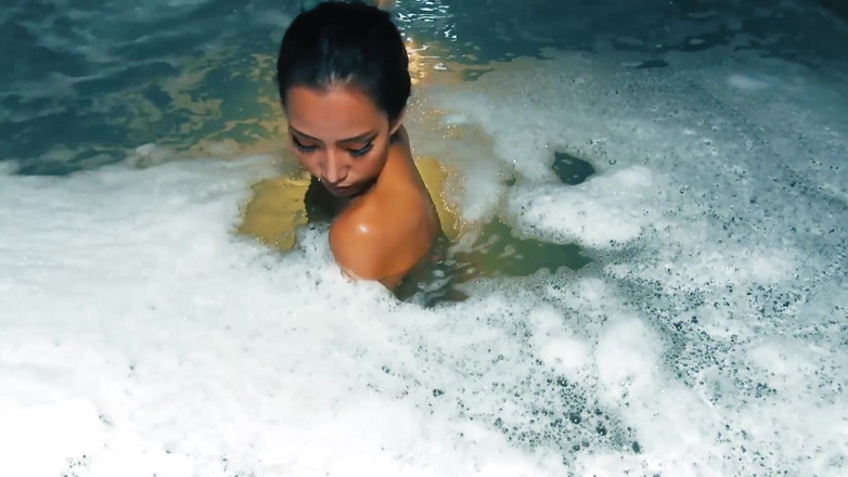 Asian Pussy Vision: Big foam bathing with an asian model