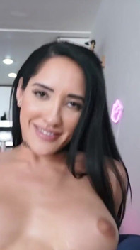 Se não vamos sair, preciso do seu pau grande para brincar