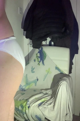 Onwdomu3: Ik speel met mijn kont en pik