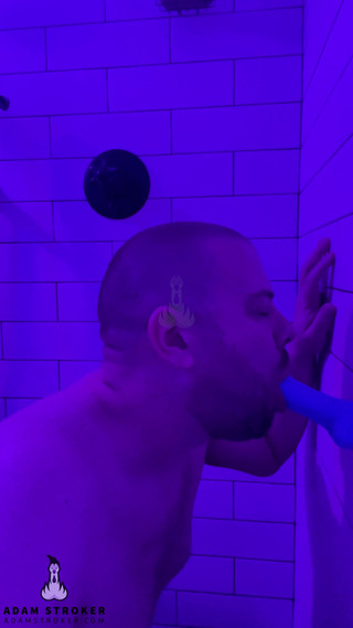 Adam Stroker: Gece duşu, edepsiz arzular