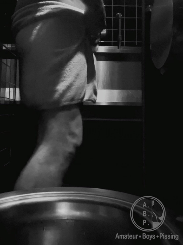 AmateurBoysPissing: Incontro Dei Bagni Pubblici # 2