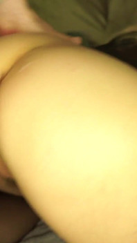 Gadis berambut perang 18 tahun yang groovy suka melakukan anal dan kentut!