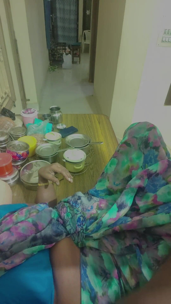 Porn films: Delevery Boy는 여자 고객을 따먹어