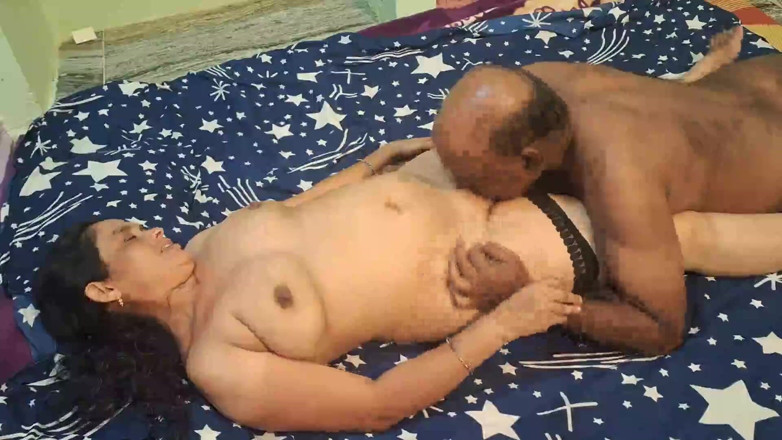 Sexy sindu: Pasangan desi amatur berkongkek sempurna