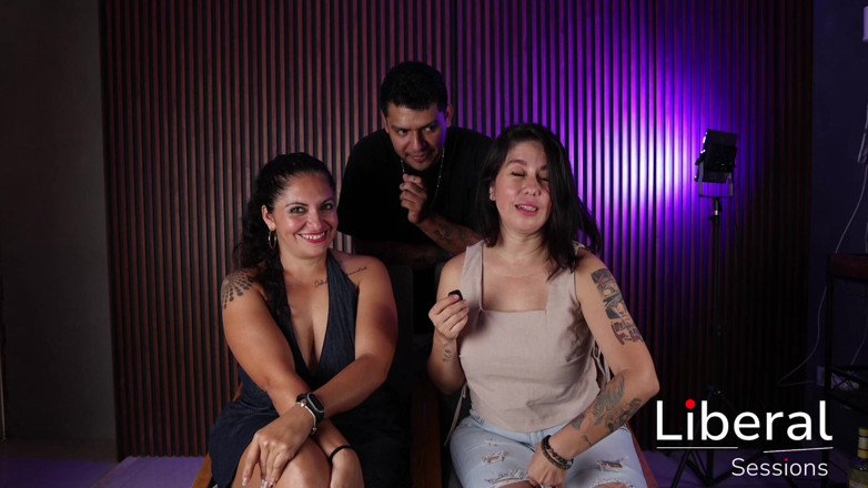 Liberal Sessions: Dvě velké kozy hotwives sexy v orgii