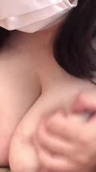 El twist de estudio-sueño se levanta mientras una recién llegada de la J-cup revela su presencia audaz y seductora - parte 3