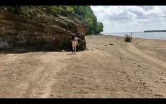 The Girl Dared to Run Naked on the Beach and Show Her Butt
