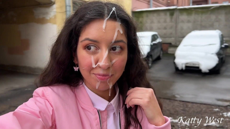 Katty West: Üniversiteli kız üvey erkek kardeşiyle sikişiyor, yüzüne boşaltıyor ve yüzünü yıkamadan...