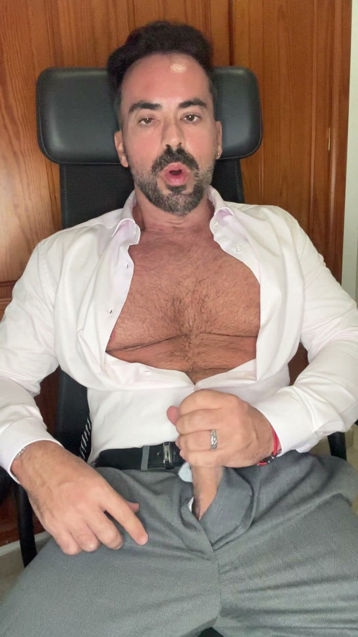 MaelHunter: I Masturbate at Home While Wearing a Suit, Right After...