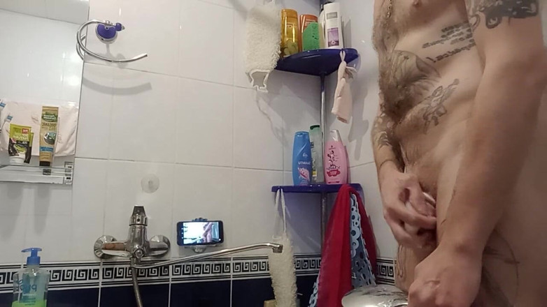 Zona901: I caught my stepson in the shower and helped him...