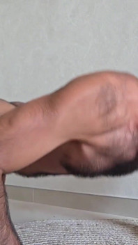 Naakt training, zweterig lichaam, stijf en een heel vies einde