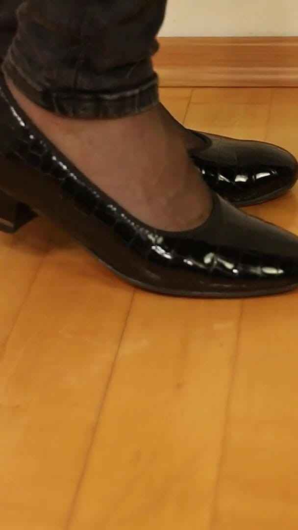 Nylon Soles Worship - Extreme Feet Tease, Dangling & Shoeplay (KimisWorld)