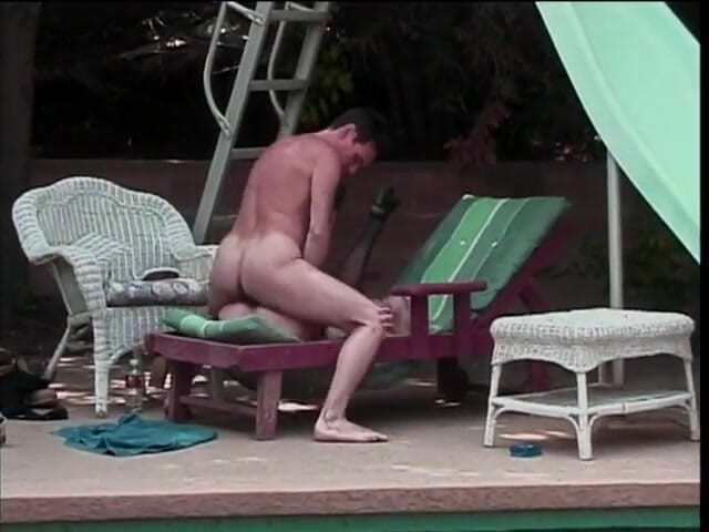 Old Good Porn: Bionda milf in calze viene scopata all'aperto