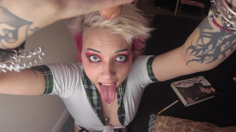 Glitterqueen1999: Vete hermanastro, estoy tratando de estudiar