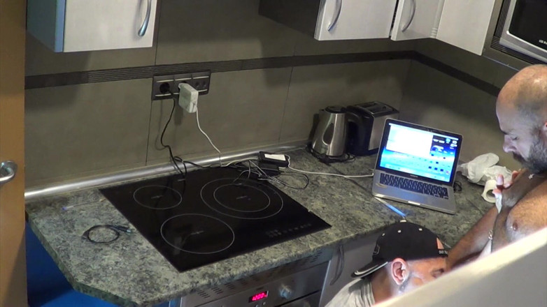 Gaybareback: HWebcam older guy fucked bareback in the kitchen