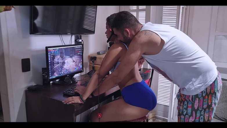 MarieChell: 나는 재생 산만했다, 그는 나를 잡았다!