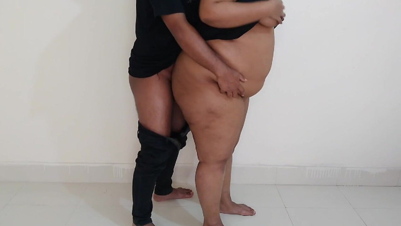 Aria Mia: Marocká Monica je nadržená, zatímco její manžel není doma, je...