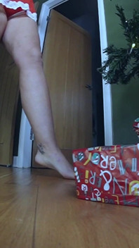 Giantess Christmas: Not Home Alone