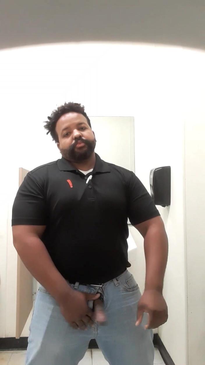 Eddie Venezuela: Thick Stepdaddy Risky Public Masturbation and Cum