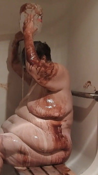 Bbwchocolate Milk Messy грає, а потім миє все чисто!