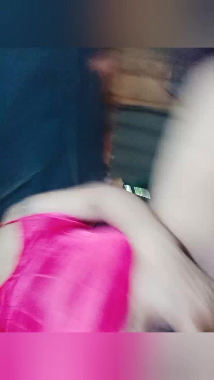 Jheng21: Joacă cu țâțe și pizdă