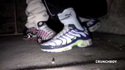 Sneaker gay: मैट कैनेडी जॉगिंग में बुरे लड़के पर स्नीकर्स को अधीन कर दिया