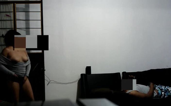 Katerine: Najdu nevlastního bratra, jak se dotýká v obývacím pokoji s...